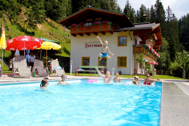 Unser geheiztes Freischwimmbad - eine Wohltat nach der Wanderung!